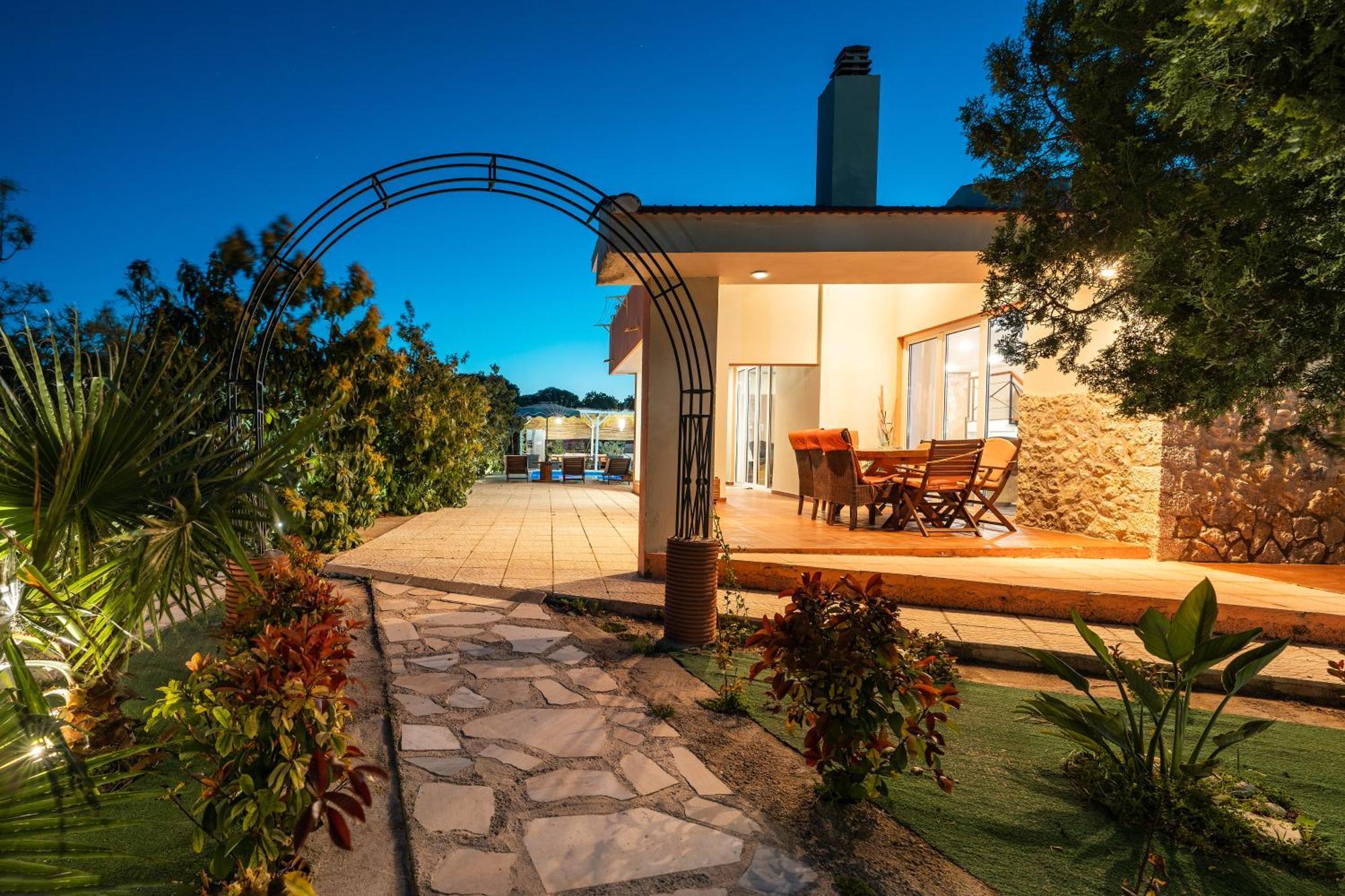 Artzy Villa Rhodes City エクステリア 写真