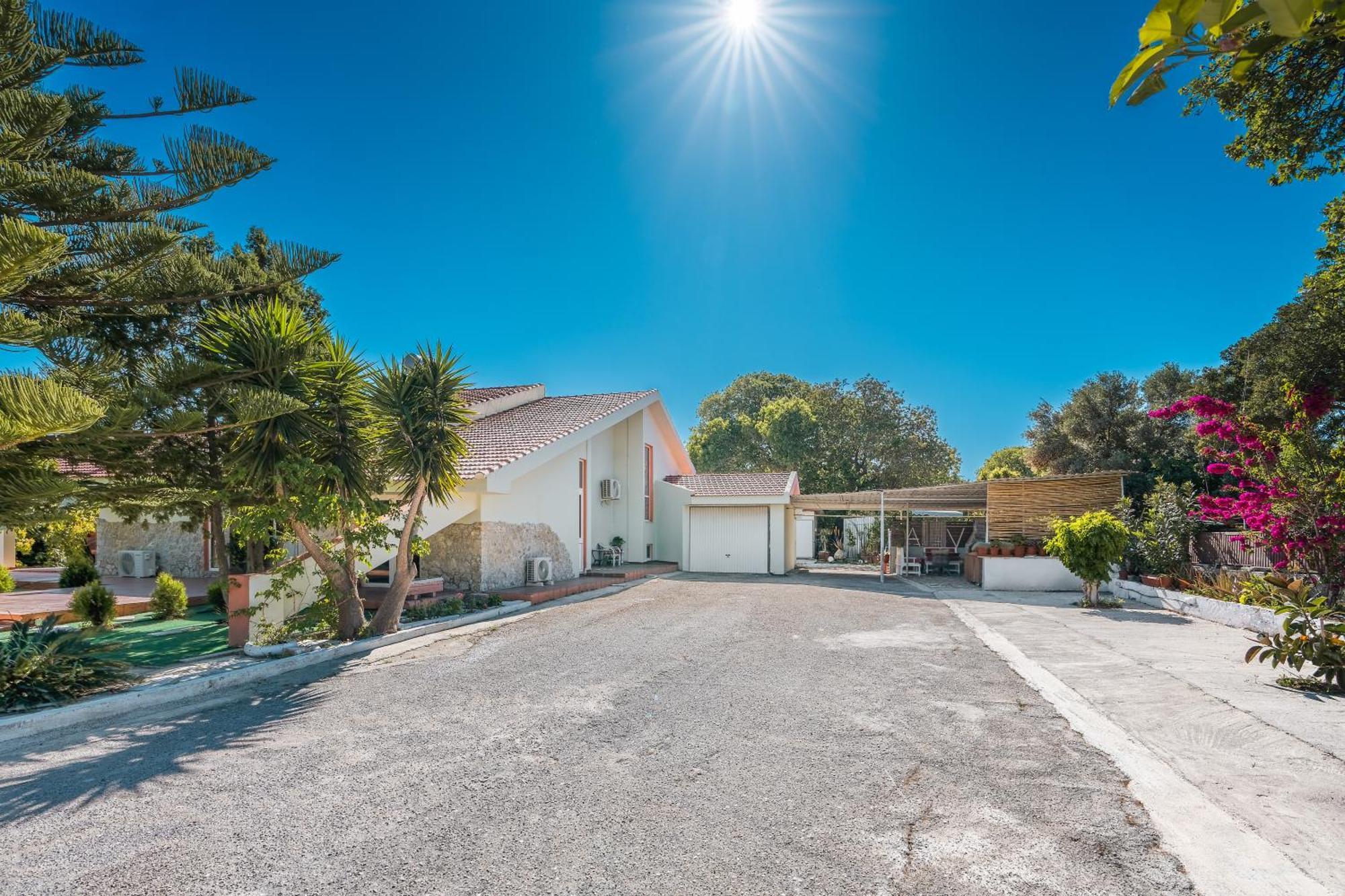 Artzy Villa Rhodes City エクステリア 写真